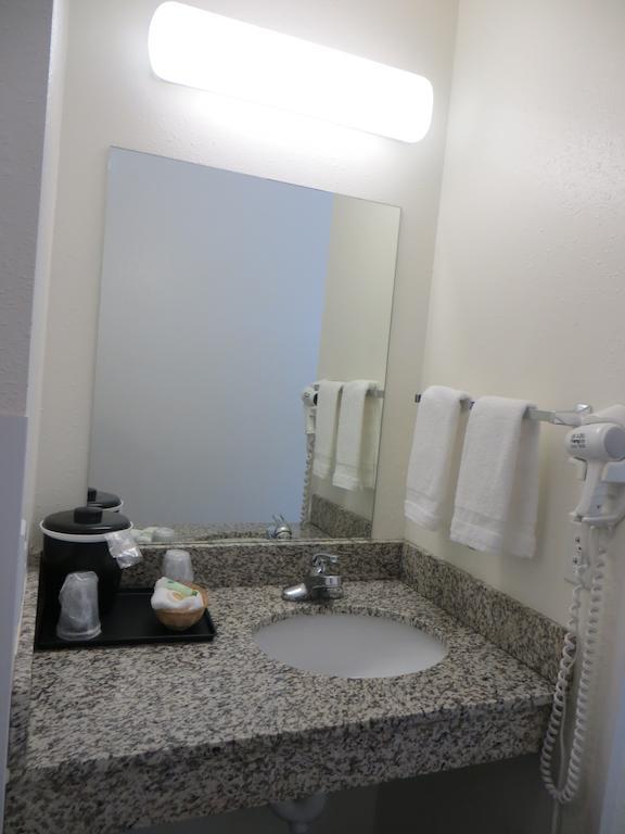 Travelodge By Wyndham Missouri Valley Екстер'єр фото